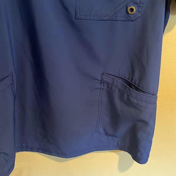 Cherokee Infinity Scrub Top - Picture 2 of 5